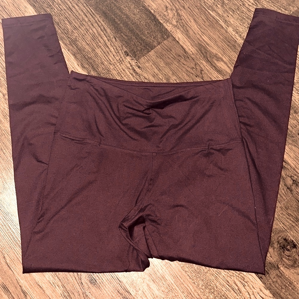 NWT Buttery Soft Leggings - cassis‎ - Picture 2 of 3